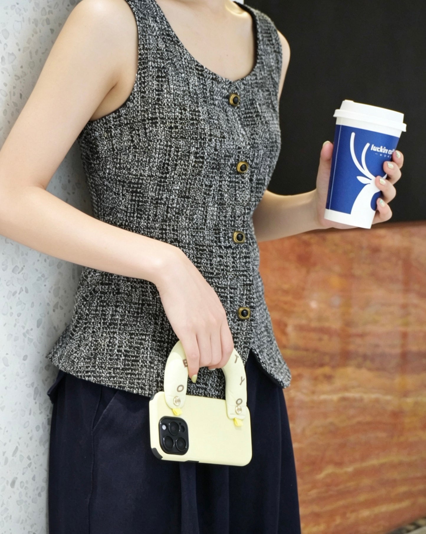 SSEGY "Cloud" Handle Embroidered Drop-Proof Phone Case – Soothing Cream-Yellow Multifunctional Case