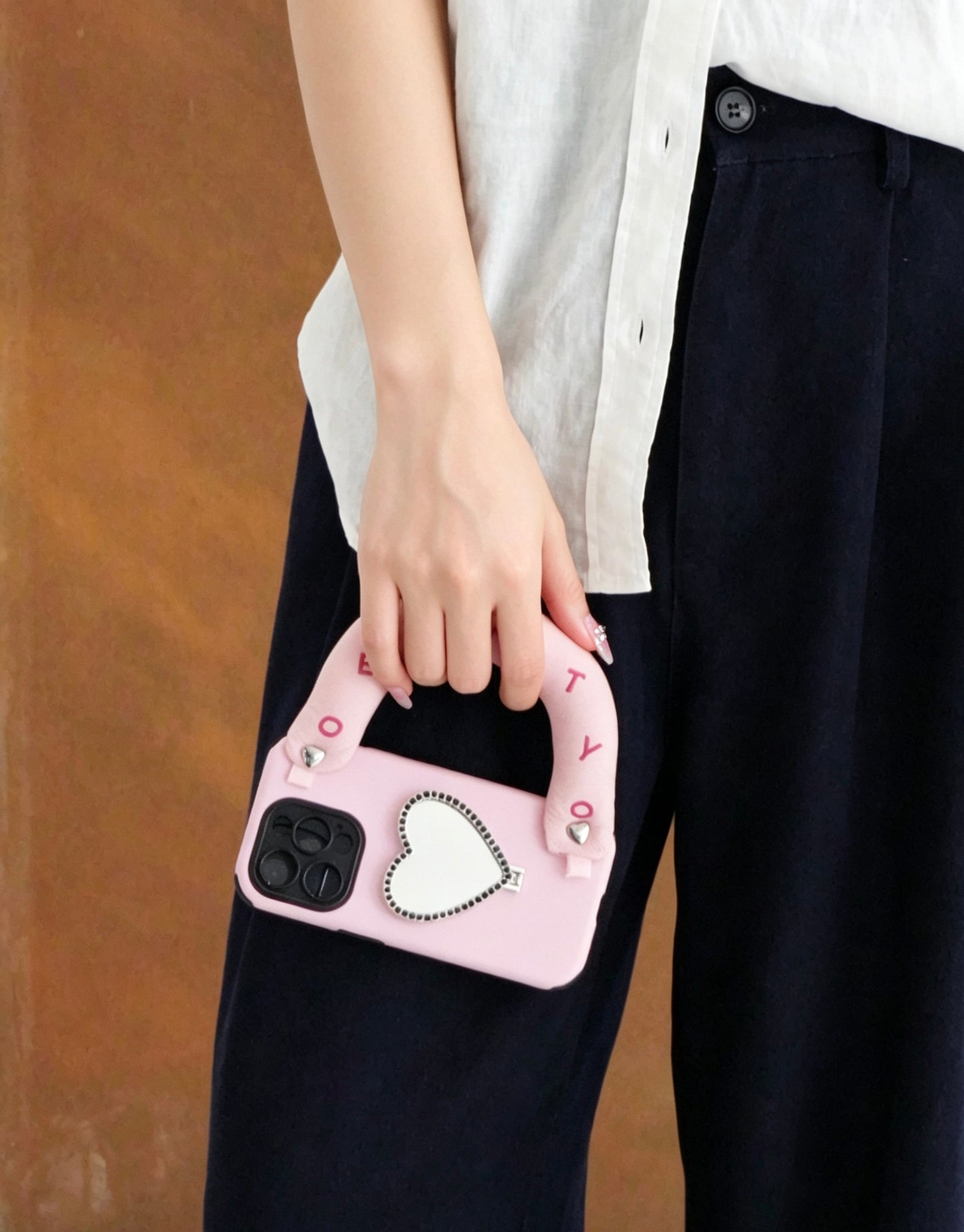 SSEGY Sakura Pink Heart-Shaped Vanity Mirror Phone Case – Featuring an Embroidered "Cloud" Grip for Stress Relief