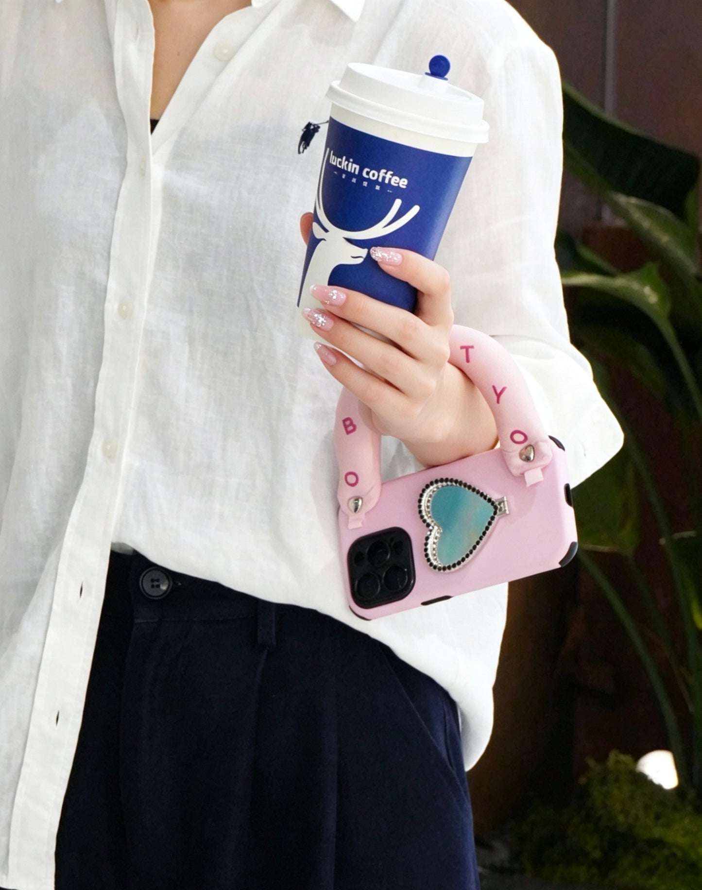 SSEGY Sakura Pink Heart-Shaped Vanity Mirror Phone Case – Featuring an Embroidered "Cloud" Grip for Stress Relief