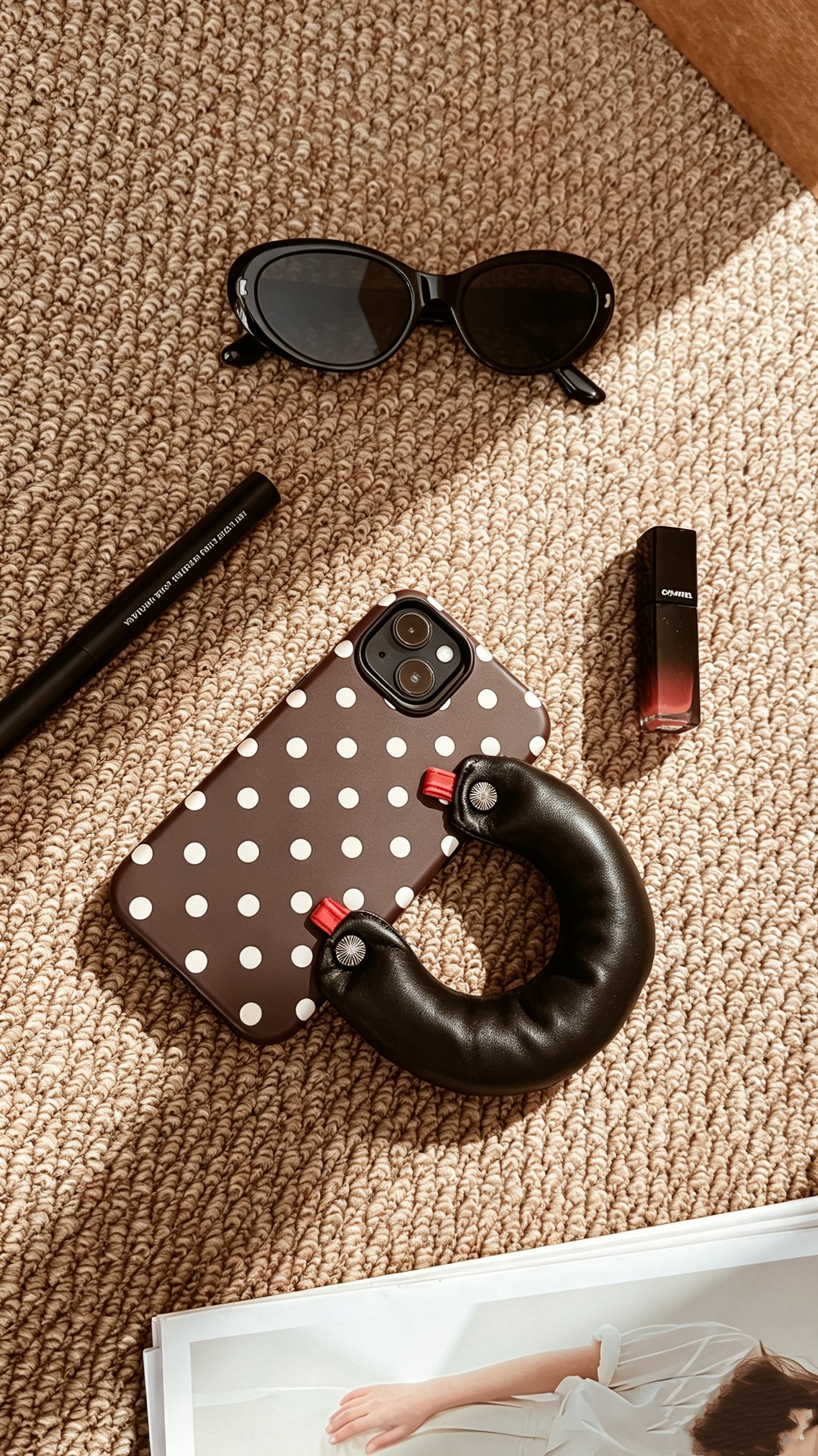 SSEGY Retro Polka Dots Meet Functional Style: Cloud-Style Padded Handle Stress-Relieving Phone Case (for iPhone Series)