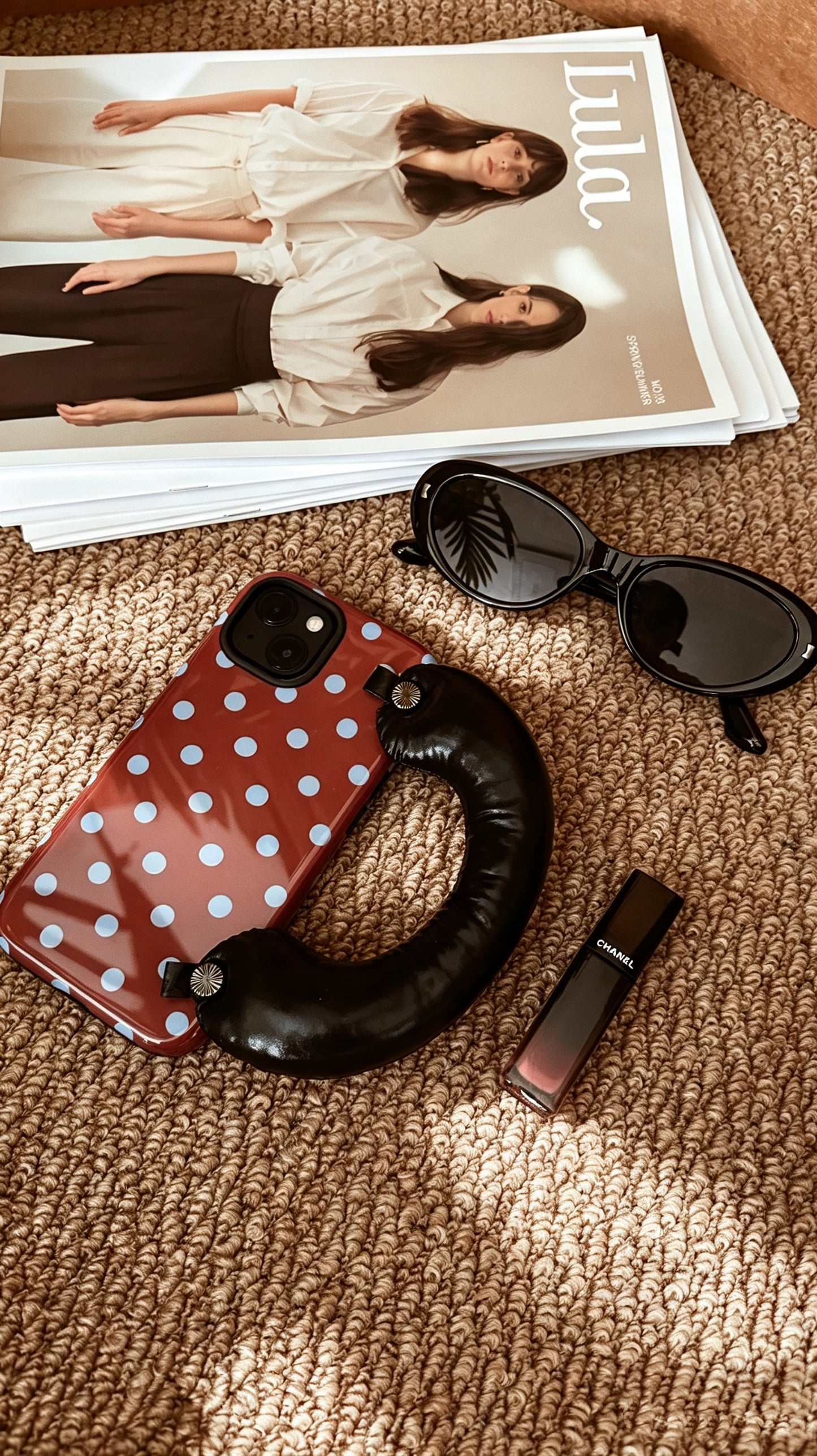 SSEGY  Retro "Cloud" Padded-Grip Stress-Relief Phone Case (Polka Dot Puff Case)